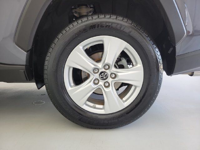Used 2019 Toyota RAV4 XLE FWD image 13
