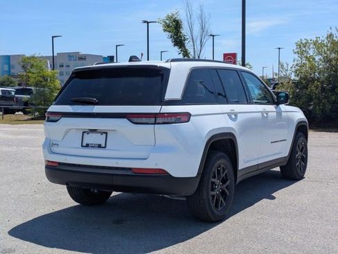 New 2026 Jeep Grand Cherokee Altitude RWD image 3