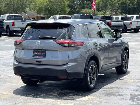 Used 2024 Nissan Rogue SV AWD/4WD image 10