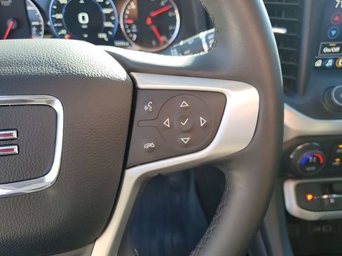 Used 2023 GMC Acadia SLT w/ Technology Package image 35