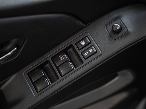 Used 2023 Nissan Frontier SV w/ SV Premium Package image 46