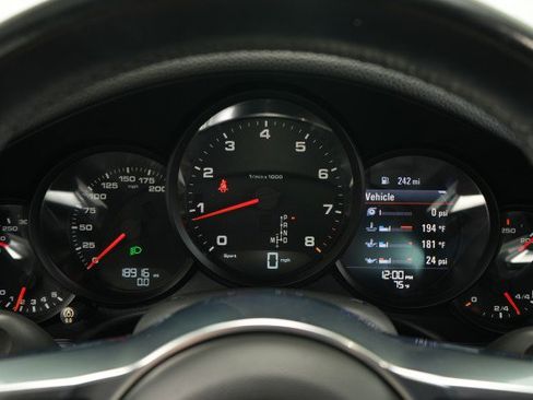 Used 2019 Porsche 911 Carrera 4 AWD/4WD image 44