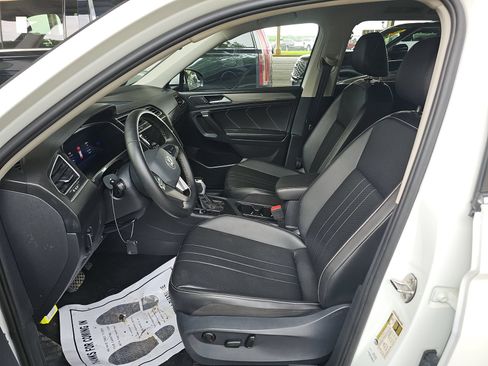 Used 2024 Volkswagen Tiguan SE FWD image 6