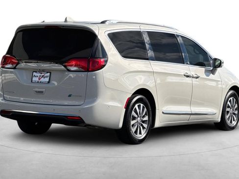 Used 2020 Chrysler Pacifica Limited w/ Advanced Safetytec Group image 6