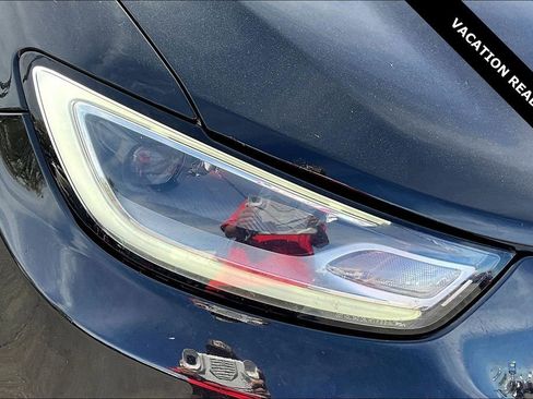 Used 2022 Chrysler Pacifica Limited w/ Uconnect Theater Family Group image 31