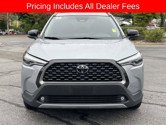 Used 2025 Toyota Corolla Cross XLE FWD image 8