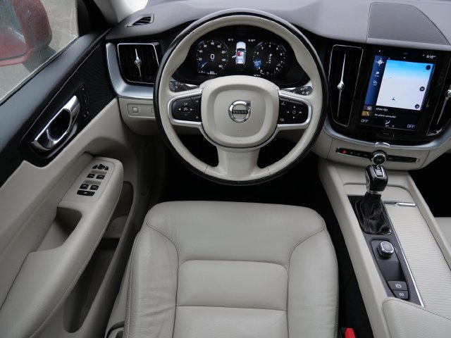 Used 2018 Volvo XC60 T6 Momentum AWD/4WD image 12