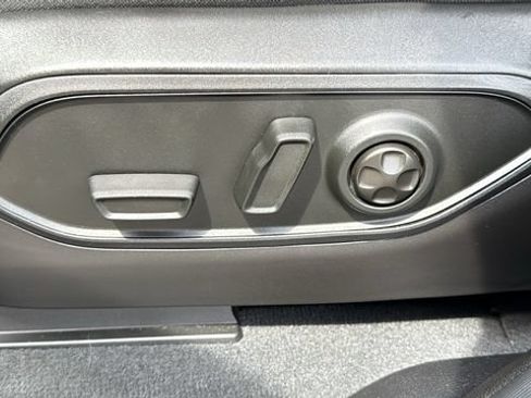 Used 2024 Jeep Grand Cherokee Altitude AWD/4WD image 11