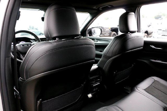 New 2025 Jeep Grand Cherokee Altitude RWD image 17