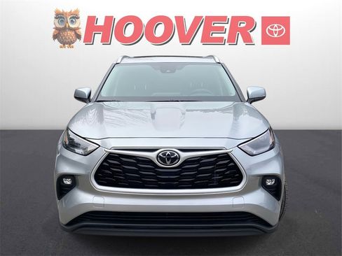 Used 2025 Toyota Highlander XLE image 7