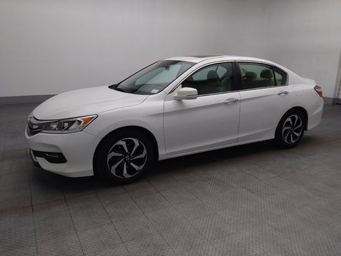 Used 2016 Honda Accord EX image 2