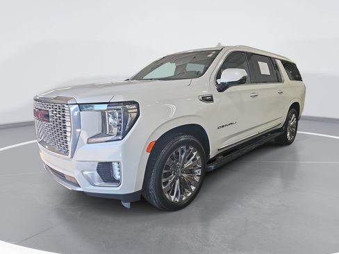 Used 2022 GMC Yukon XL Denali w/ Denali Ultimate Package AWD/4WD image 9