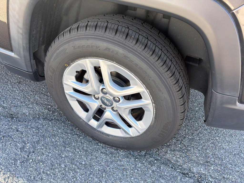 Used 2018 Jeep Compass Sport FWD image 3