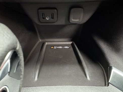 Used 2023 Chevrolet Traverse LT image 19