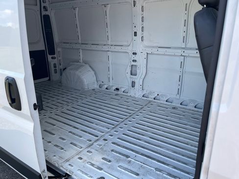 Used 2025 RAM ProMaster 2500 w/ Convenience Group image 10