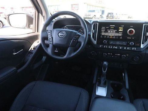 Used 2025 Nissan Frontier SV w/ SV Convenience Package image 21