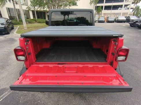 Certified 2021 Jeep Gladiator Sport AWD/4WD image 14
