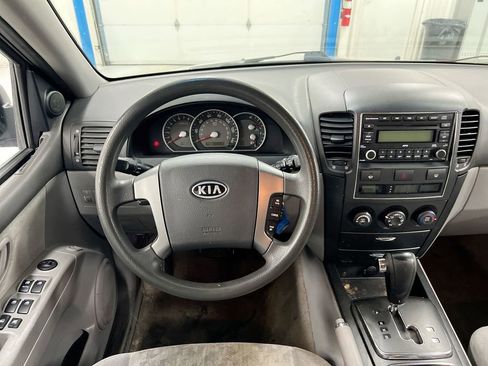 Used 2008 Kia Sorento 2WD image 11