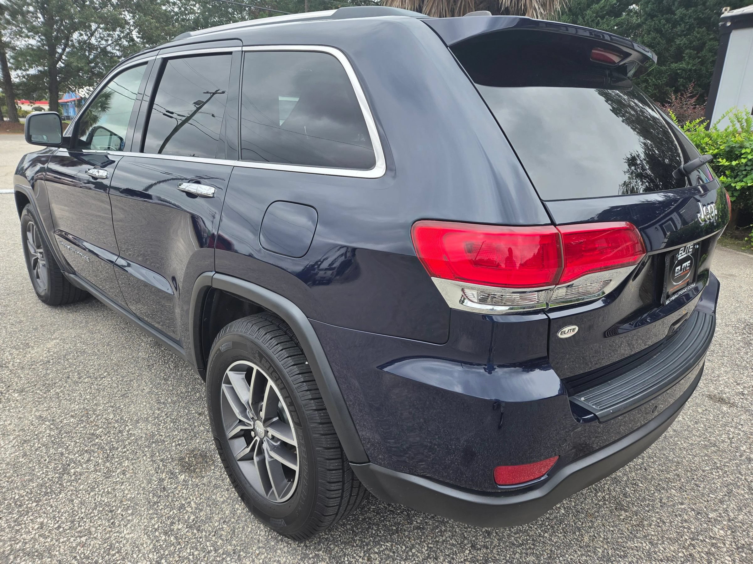 Used 2017 Jeep Grand Cherokee Limited w/ Luxury Group II RWD image 10
