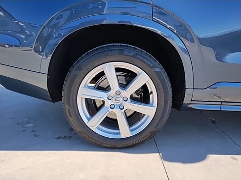 Used 2022 Volvo XC90 T6 Momentum image 16