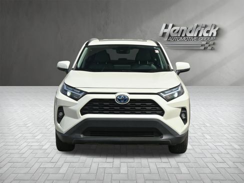 Used 2022 Toyota RAV4 XLE Premium image 5