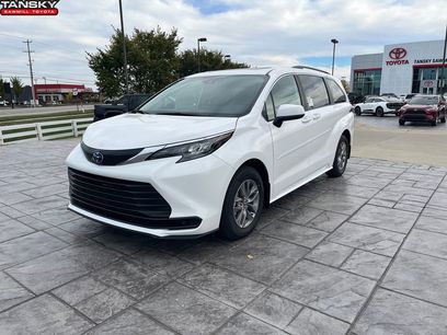 New 2025 Toyota Sienna LE