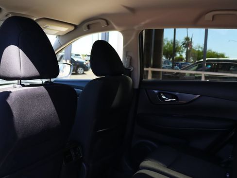 Used 2020 Nissan Rogue SV FWD image 35