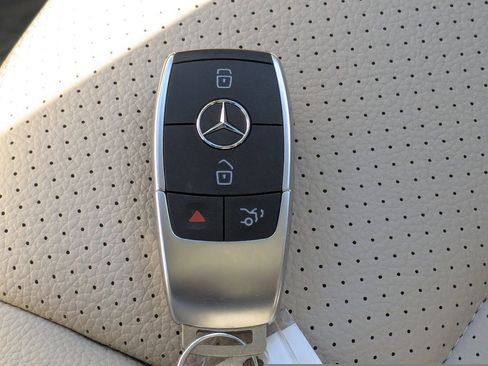 Certified 2022 Mercedes-Benz GLC 300 image 25