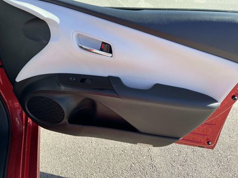 Used 2019 Toyota Prius XLE image 20