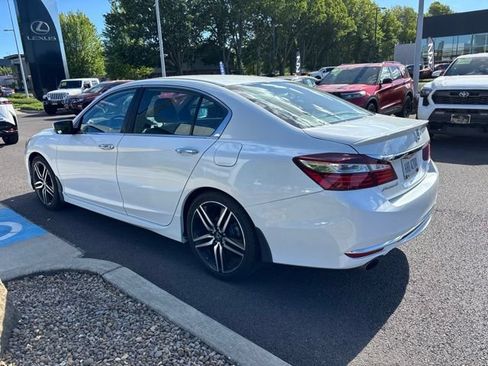Used 2017 Honda Accord Sport image 4