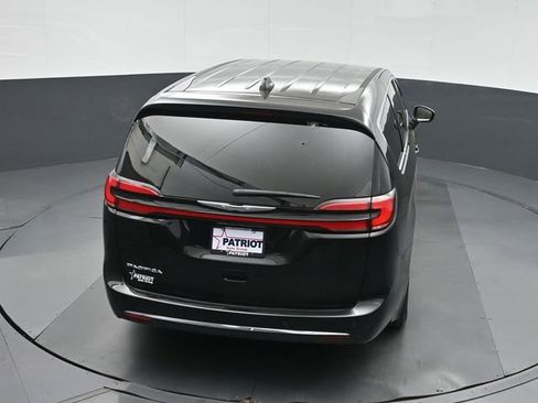 Used 2025 Chrysler Pacifica Select FWD image 32
