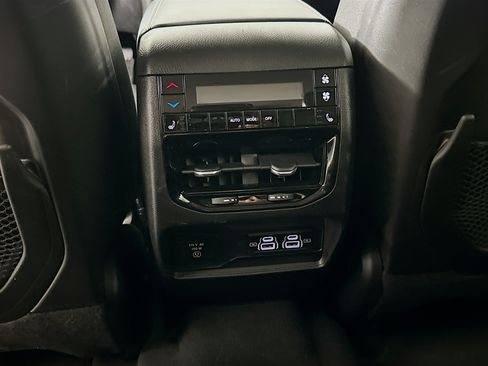Used 2023 Jeep Grand Cherokee L Limited AWD/4WD image 27
