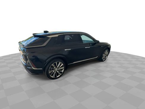 Used 2025 Cadillac Lyriq Luxury w/ LPO, Floor Liner Package AWD/4WD image 8
