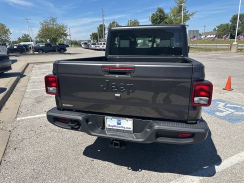New 2025 Jeep Gladiator Sport image 28