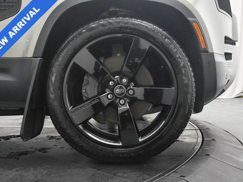 Used 2024 Land Rover Defender 110 S image 32