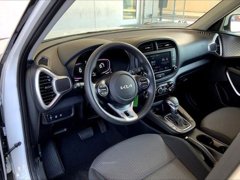 Used 2023 Kia Soul LX FWD image 18