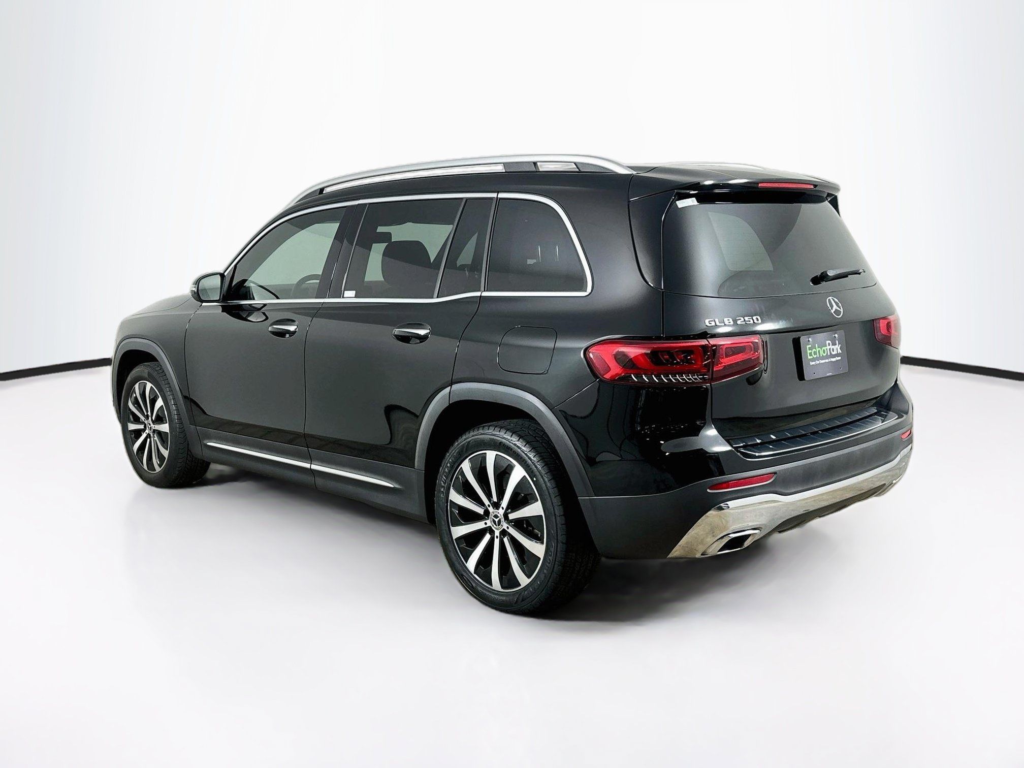 Used 2023 Mercedes-Benz GLB 250 w/ Premium Package image 5