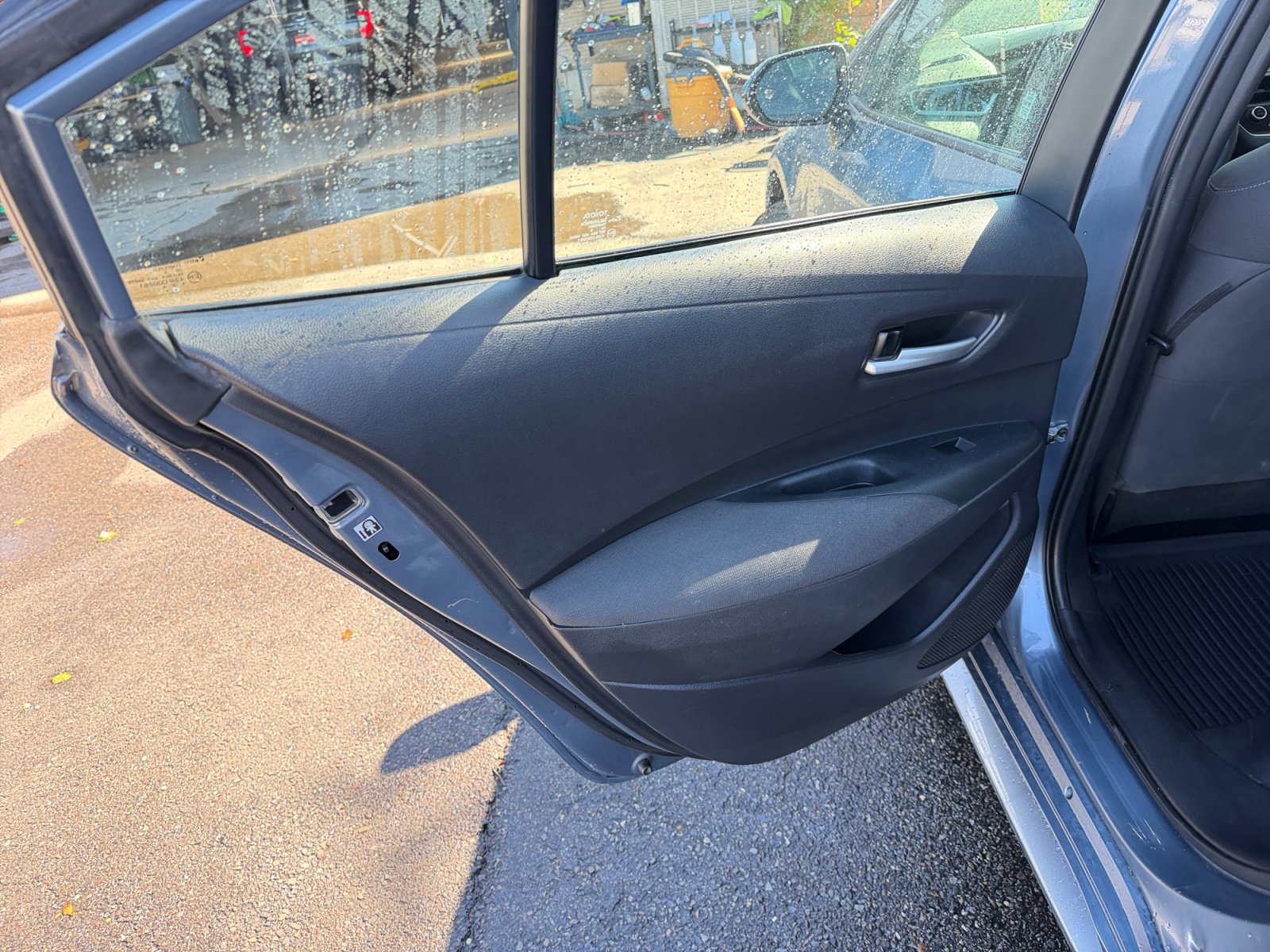 Used 2020 Toyota Corolla LE FWD image 25