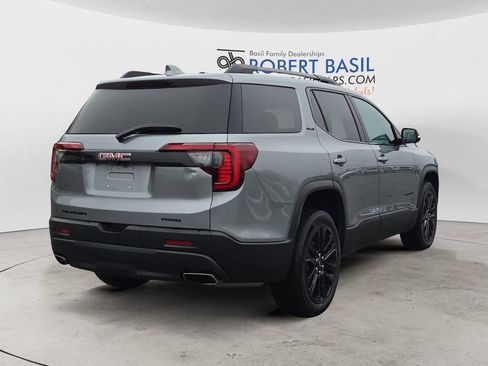 Used 2023 GMC Acadia SLE w/ Driver Convenience Package image 5