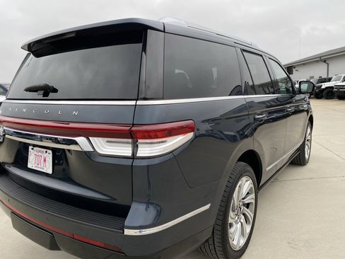 Used 2024 Lincoln Navigator Reserve image 4