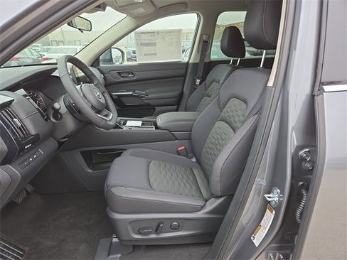 New 2025 Nissan Pathfinder SV w/ Black Appearance Package image 10