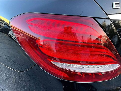 Used 2017 Mercedes-Benz E 300 4d Sedan E300 Luxury image 28