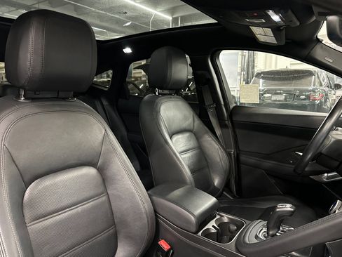 Used 2020 Jaguar E-PACE SE image 31