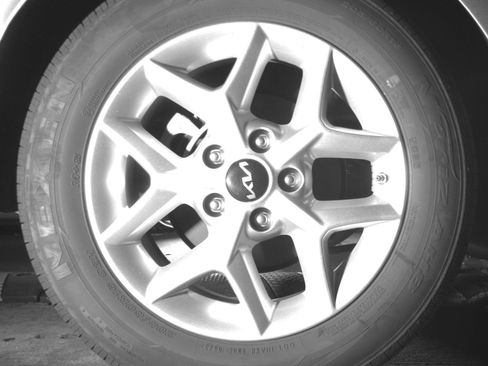 Used 2025 Kia Soul LX w/ LX Technology Package FWD image 15