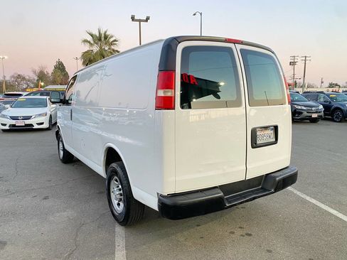 Used 2016 Chevrolet Express 2500 image 5