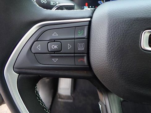 New 2025 Jeep Grand Cherokee Laredo w/ Luxury Tech Group I image 15