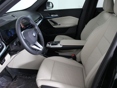 New 2025 BMW X1 xDrive28i w/ Technology Package image 4