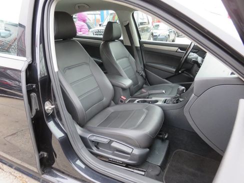 Used 2020 Volkswagen Passat 2.0T SE image 11