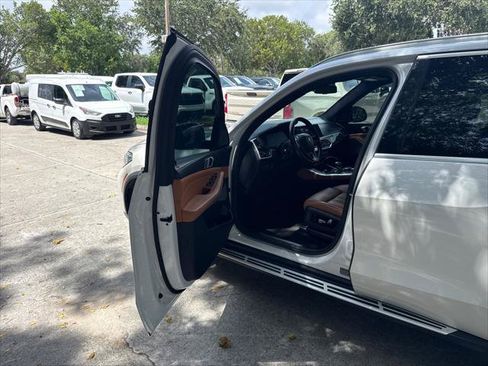 Used 2019 BMW X5 xDrive50i w/ Executive Package AWD/4WD image 12