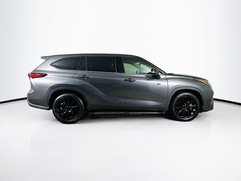Used 2022 Toyota Highlander XLE image 10